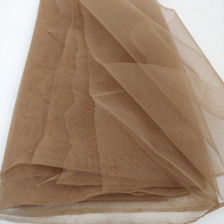 Filet de base pour perruque lace fait main, couleur nude transparent imitant la peau, pour un résultat naturel et discret.
