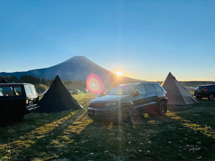 グランドチェロキーの富士山と愛車・朝陽コラボ・寒かったけど楽しかった・野郎キャンプ・グルキャンに関するカスタム事例の投稿画像2枚目