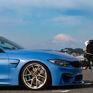 M4 クーペ F82