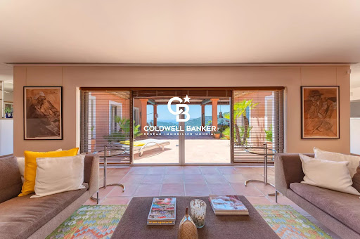 Villa with pool 3