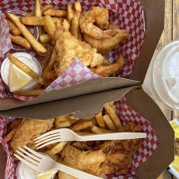 Sampler platter - salmon, cod, halibut, and shrimp