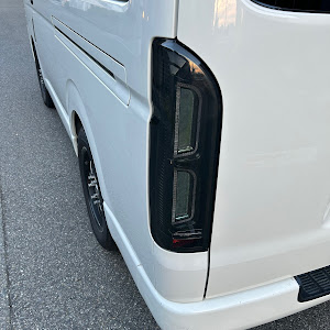 ハイエースバン TRH200V