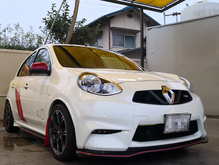 マーチの偽 Renault PULSE Trophy・洗車に関するカスタム事例の投稿画像1枚目