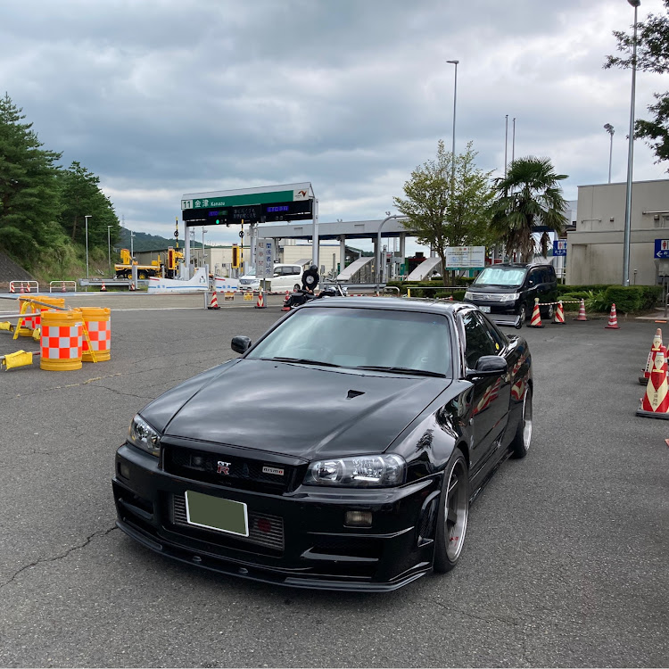 スカイライン GT-RのRを嗜む💕・スカイラインGT-R BNR34・熱中症に気をつけて!!・残暑お見舞い申し上げますに関するカスタム事例の投稿画像1枚目