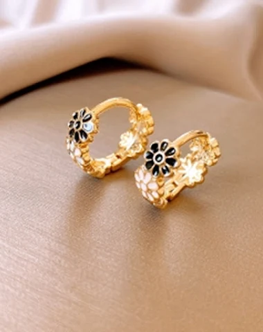 Oorclip met Sweet Oil-spot bloemen - 1