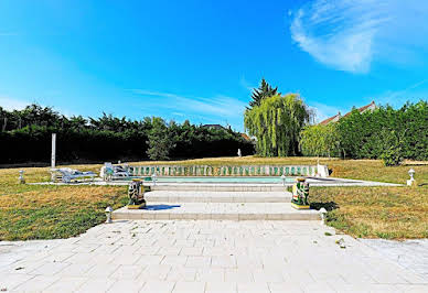 Villa avec piscine et terrasse 2