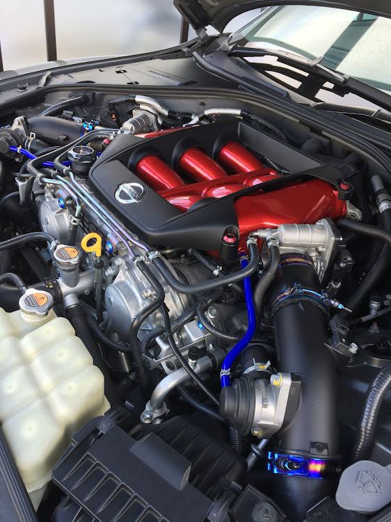 NISSAN GT-Rのプラグ交換・サージタンク塗装・DIYに関するカスタム事例の投稿画像1枚目