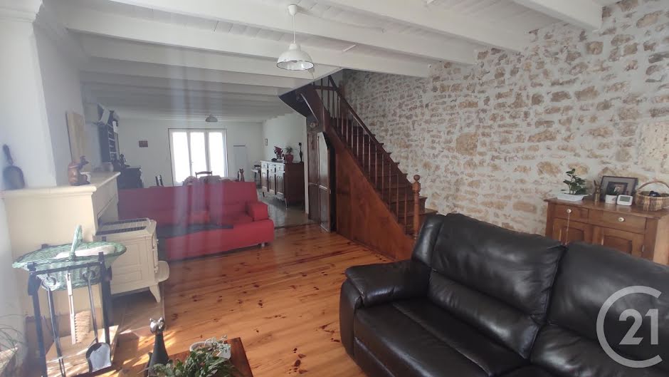 Vente maison 5 pièces 187 m² à Montpellier-de-Médillan (17260), 210 000 €