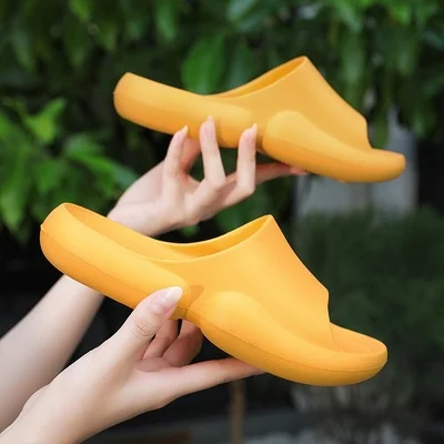 Huishoudelijke dames anti-slip platform teenslippers, ideaal voor vrije tijd, comfortabel en veilig lopen in huis en ontspannen.