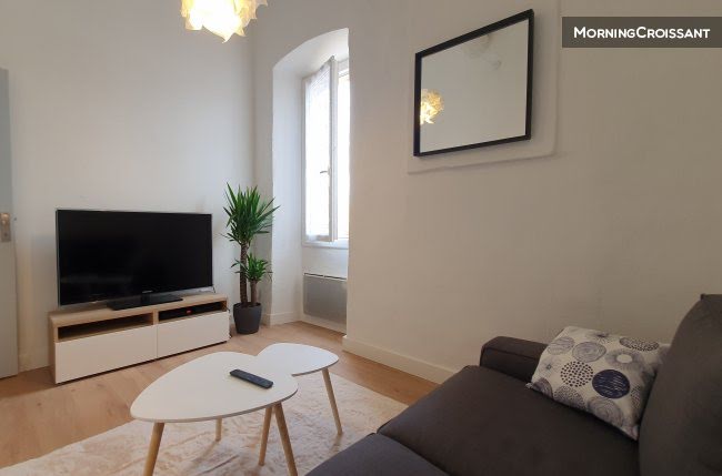 Location meublée appartement 1 pièce 41 m² à Pertuis (84120), 1 400 €