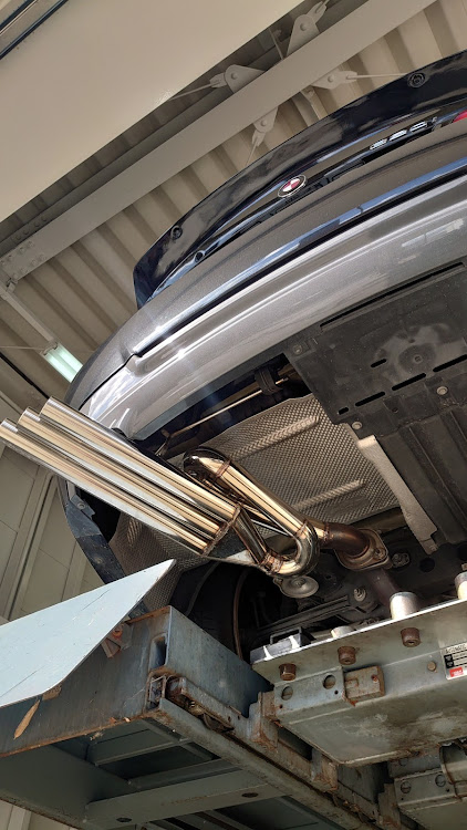3シリーズ クーペのbmw・e92・DIY・マフラー出口を見てみたい・自作マフラーに関するカスタム事例の投稿画像1枚目
