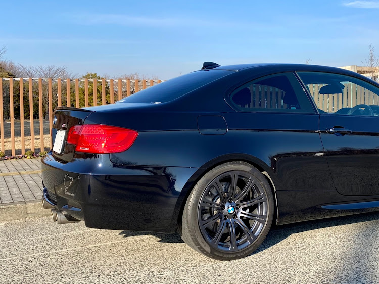 M3 クーペのブレーキパッド交換・DIXCEL Z type・Mトリコロール•ストライプ・花菜ガーデン平塚に関するカスタム事例の投稿画像4枚目