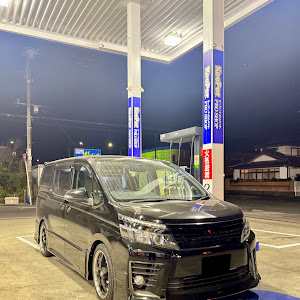 ヴォクシー ZRR80W