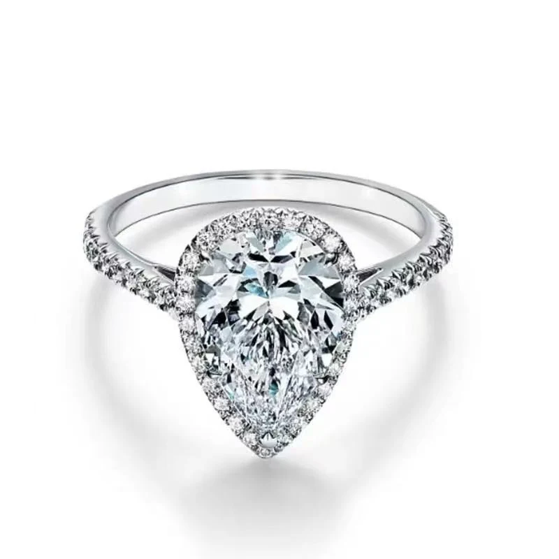 Drop Mosan Diamanten Ring met Halo-zetting, schitterende glans en elegantie, het perfecte cadeau om liefde en passie te tonen.