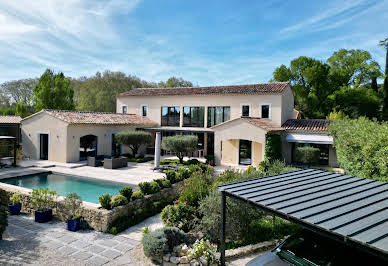 Maison avec piscine et terrasse 18