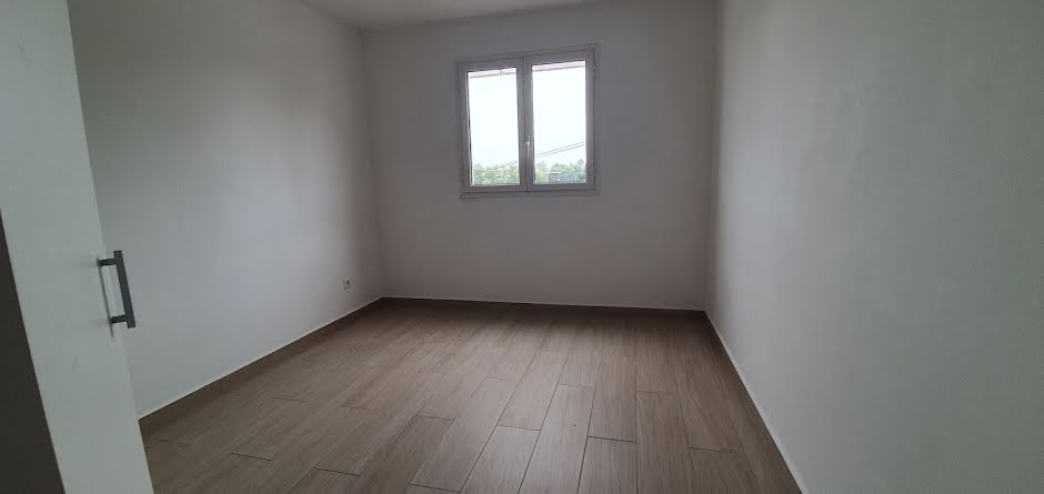 Location  maison 4 pièces 124 m² à Saint Andre (97440), 870 €