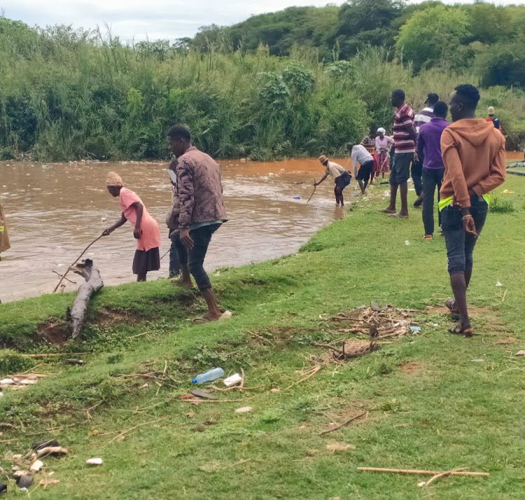 Residents of Kinyaata Village in Yatta, Machakos County searching for body of a man swept away by waters as he crossed River Athi on April 9, 2024/ GEORGE OWITI