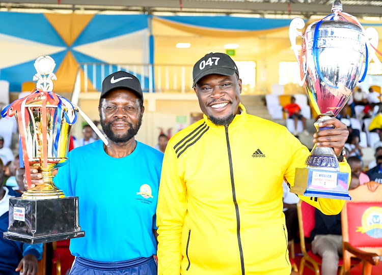 Kisumu Governor Anyang' Nyong'o and his Nairobi counterpart Johnson Sakaja display trophies won by their counties