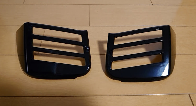 ヴォクシーのDIY・テールランプガーニッシュ・ラッピング施工・ブラックアウトDIYに関するカスタム事例の投稿画像14枚目