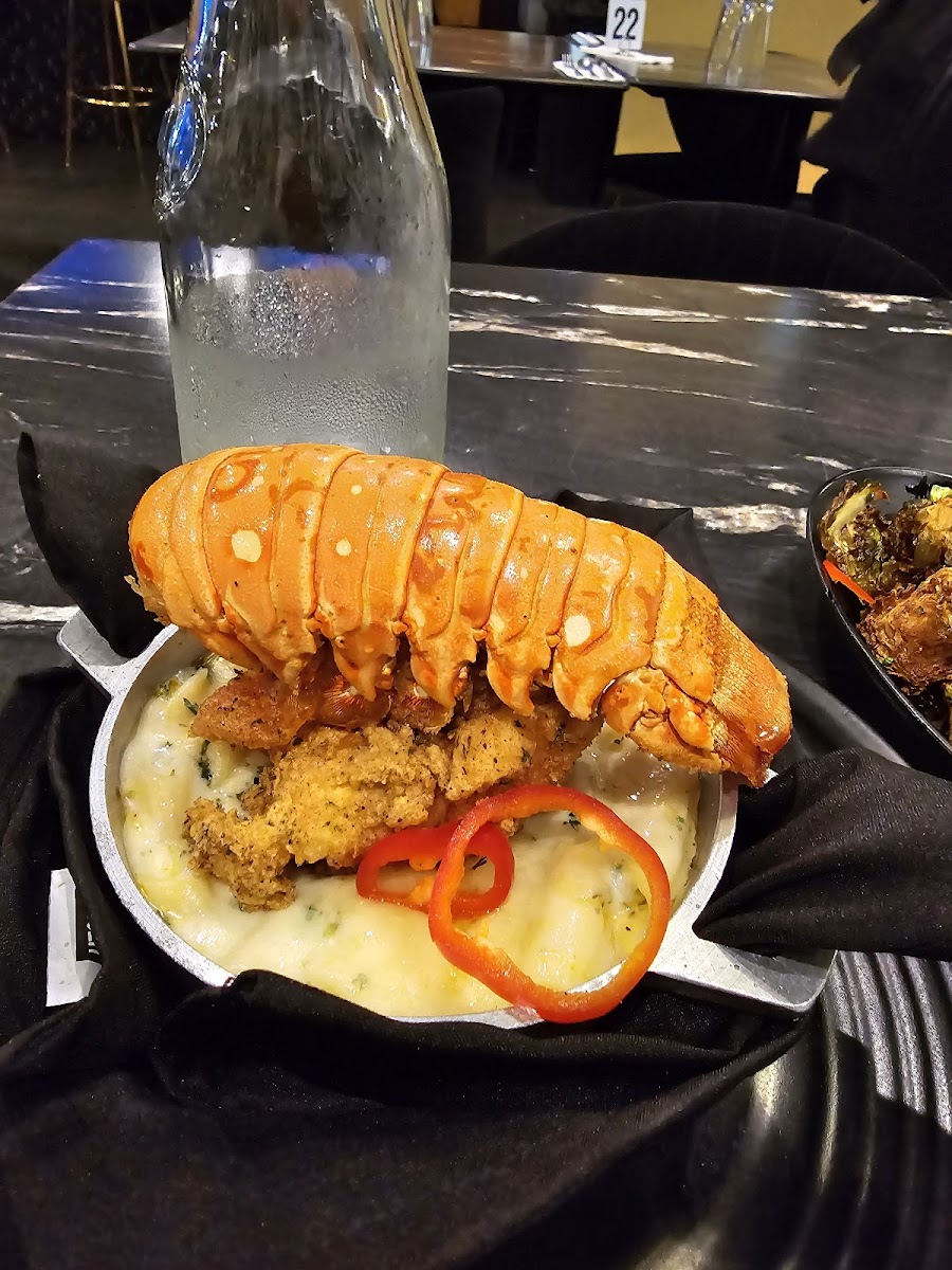 Cajun fried lobster with macaroni & cheese