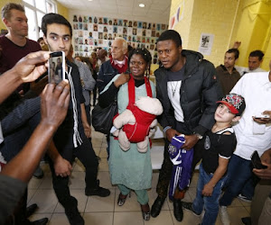 Chancel Mbemba bezorgt asielzoekers dag van hun leven