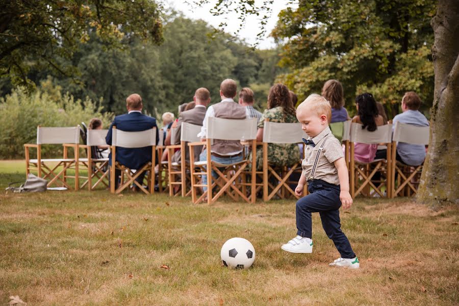 Fotograf ślubny Manon Van Der Mispel (klik). Zdjęcie z 10 grudnia 2023