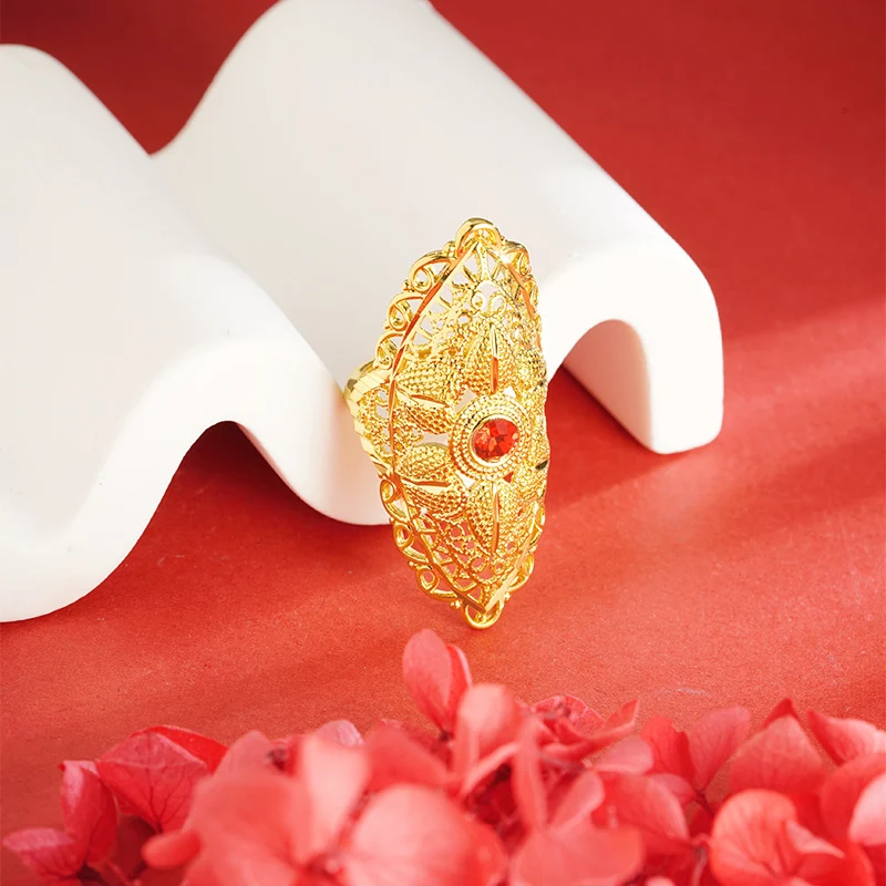 Bague paon Alluvial Gold Wing pour femme, élégance et tempérament. Un bijou sublime pour sublimer votre style et votre personnalité.