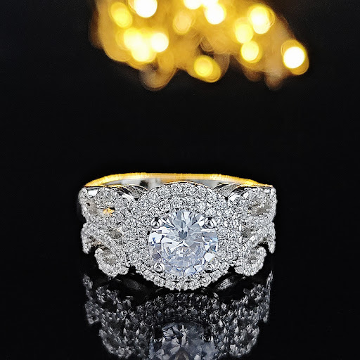 Title 4, Elegant zircon engagement ring with micro-inlai...
