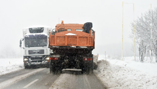 Danas hladno vreme i sneg, opasnost od odrona na putevima