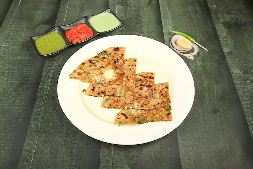 Paneer Paratha With Curd