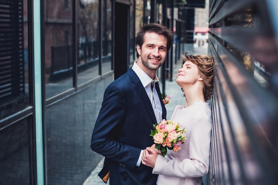 Fotografo di matrimoni Denis Osipov (svetodenru). Foto del 8 giugno 2016