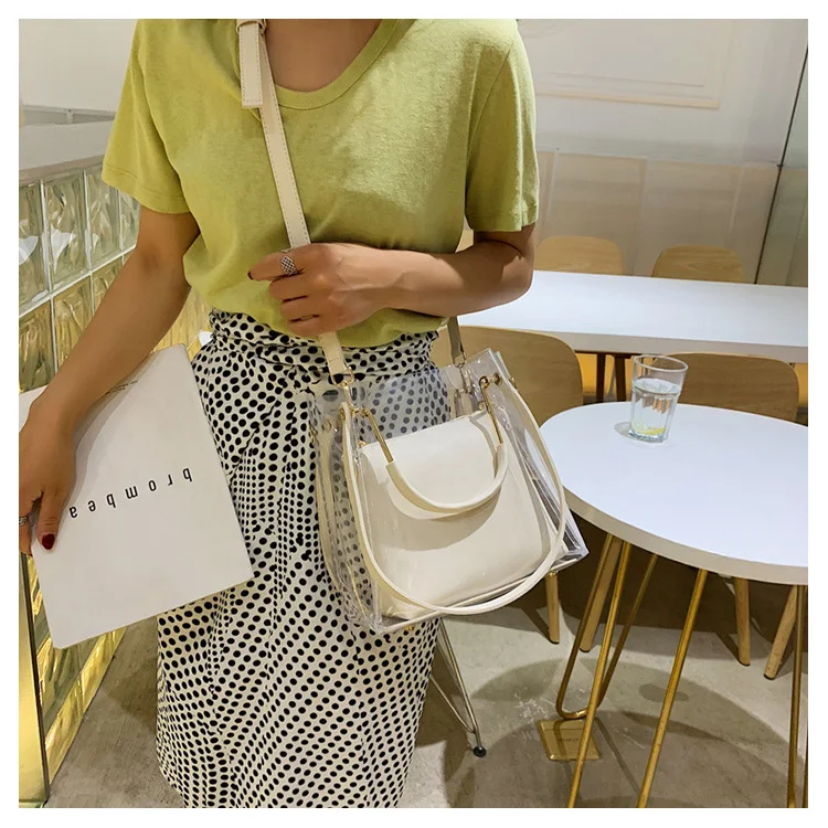 Sac bandoulière Western transparent en gelée. Transportez l'essentiel avec style, look western, résistant à l'eau et tendance, parfait pour toutes occasions.
