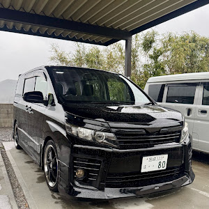 ヴォクシー ZRR80W