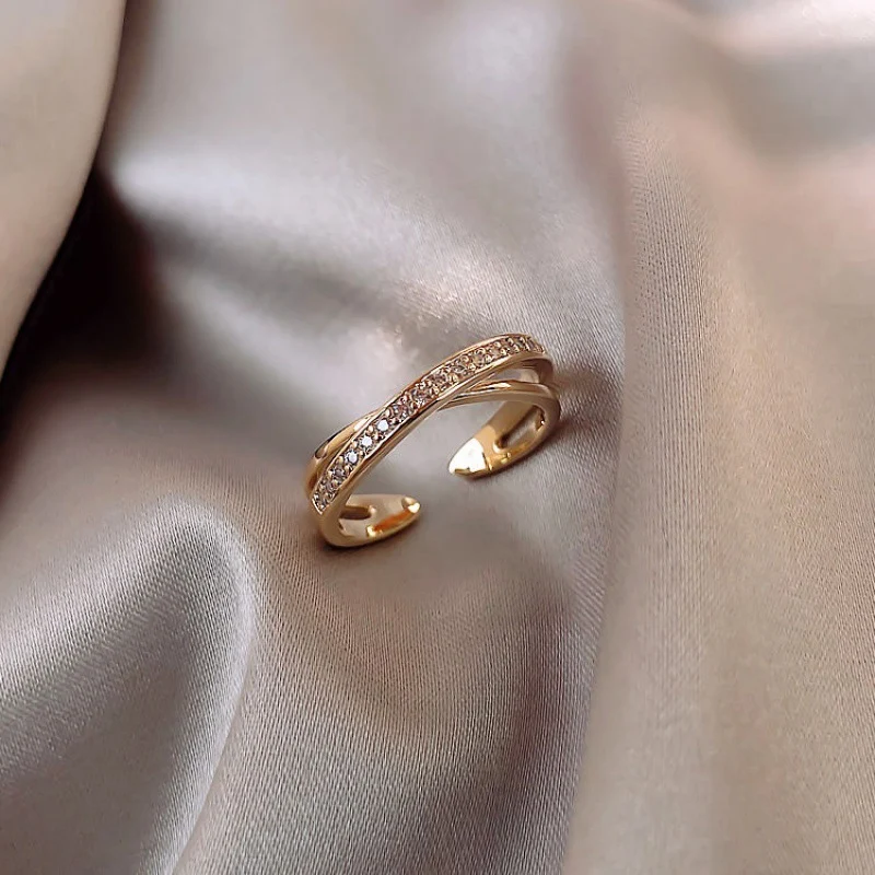 Geweven ring met gedraaide opening voor dames Verstelbaar en comfortabel Elegant design Ideaal voor dagelijks gebruik Unieke uitstraling Prachtig sieraad