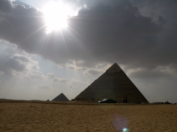 Saluti da Giza Il Cairo di minosa