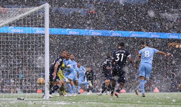 Manchester City and West Ham play in a snow storm at the Etihad Stadium in Manchester, Britain, November 28 2021. Picture: CARL RECINE/REUTERS