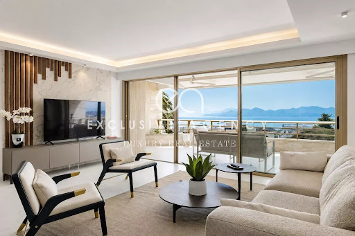 Seaside apartment with pool 2
