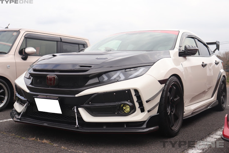 makochin_60Priさんが投稿したシビックタイプR・FK8・パンダみたいなFK8に関するカスタム事例の投稿画像1枚目
