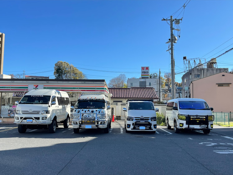 ハイエース スーパーロングの高そうで高いまぁまぁ高いクルマ・カッパの皆さんと・遠路はるばるお疲れ様でしたに関するカスタム事例の投稿画像1枚目