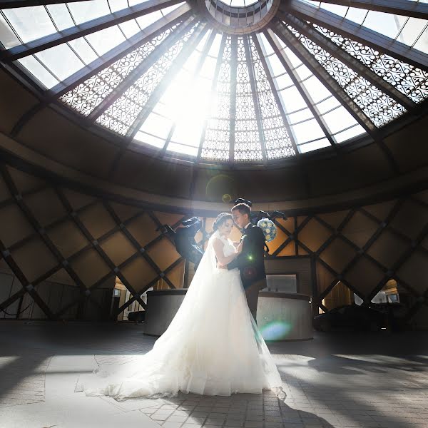 Fotografo di matrimoni Dulat Satybaldiev (dulatscom). Foto del 28 agosto 2019