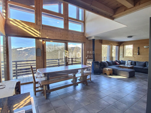 Chalet with panoramic view and terrace 4