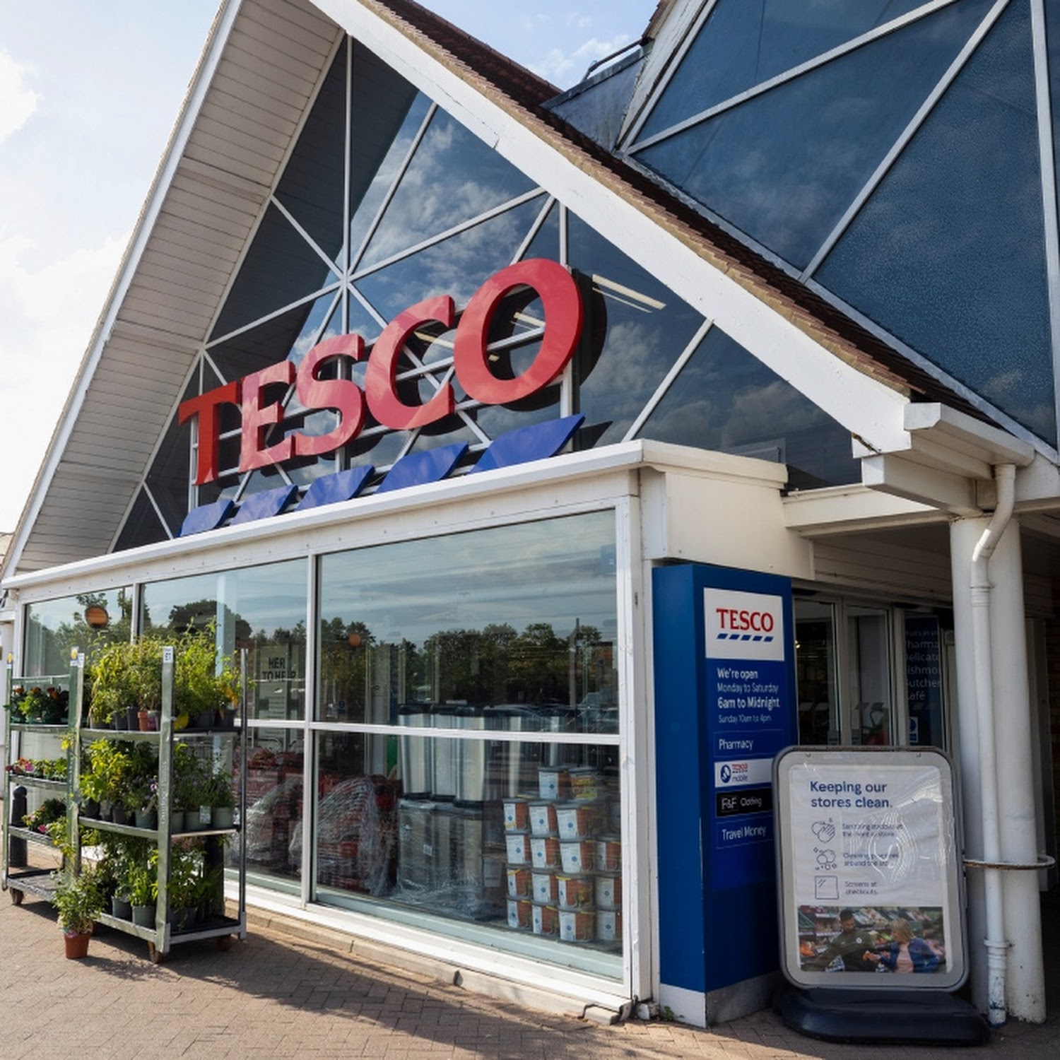 Retailers Tesco and Lidl fight over logo's trademark in UK court