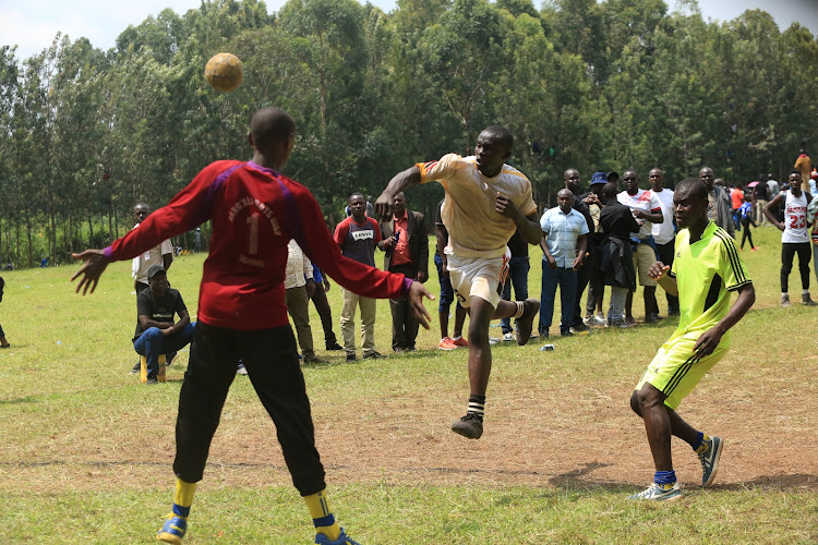 Handball action between Rang'ala and Manyatta in the boy's final