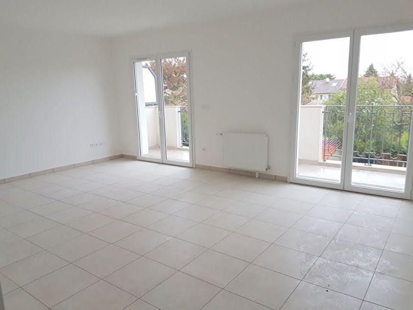 Location  appartement 2 pièces 59.5 m² à Sainte-genevieve-des-bois (91700), 1 057 €