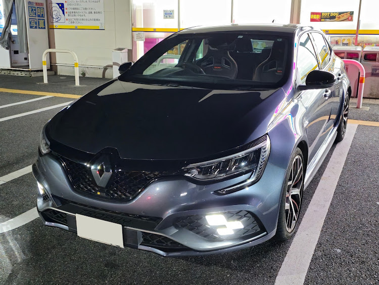 Meriaさんが投稿したメガーヌR.S.トロフィー・MT練習中・MTは楽しいに関するカスタム事例の投稿画像1枚目