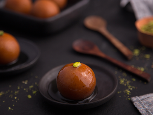 Naram Garam Gulab Jamun (1 Piece)