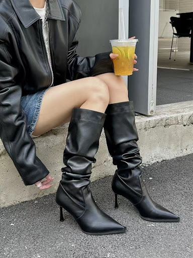 Title 6, European and American pointed pleated high boot...