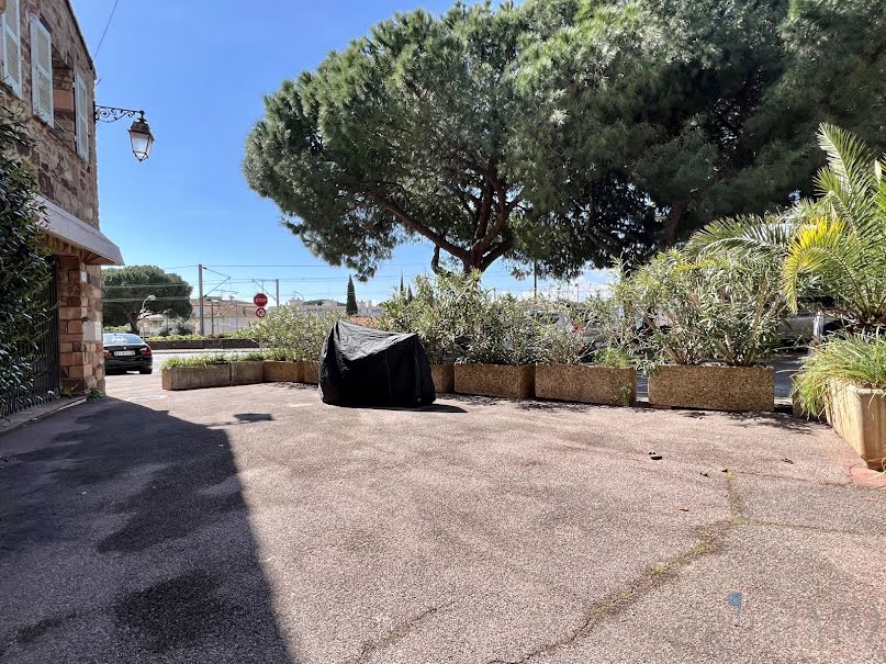 Vente locaux professionnels  110.49 m² à Frejus (83600), 199 900 €