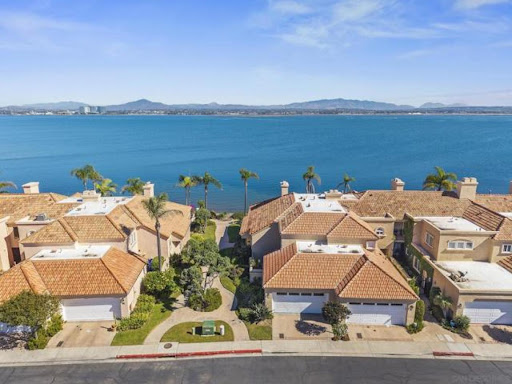 Appartement avec terrasse et piscine 4