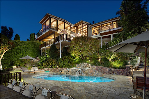 House with pool 2